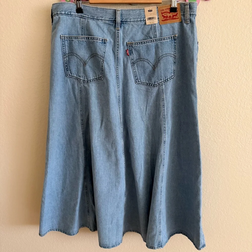 Levi’s Casual Light Blue Denim Maxi Skirt Size 34
